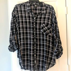 Black and white plaid 3/4 sleeve button up 3X